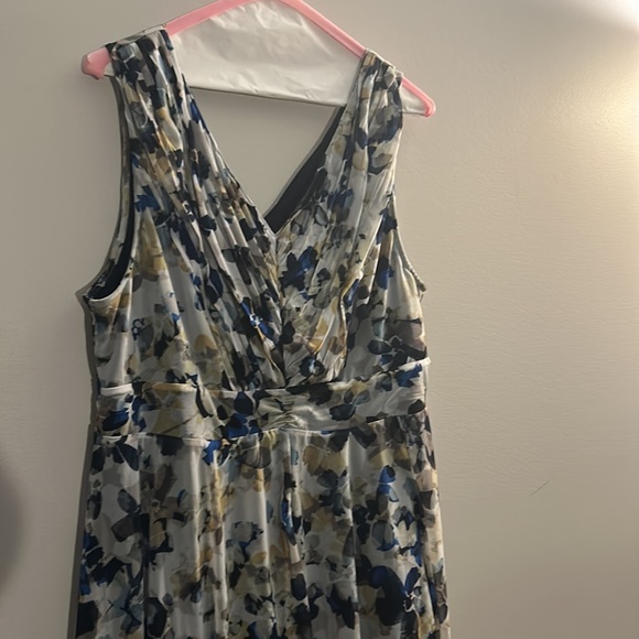 Vera Wang Floral Dress - Picture 2 of 6